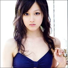 元モー娘。の久住小春がセミヌードを披露! 巨大化したバストに豊胸疑惑も…