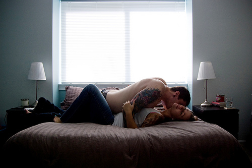 0121sexycouplebed_fla.jpg