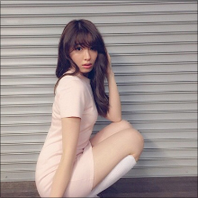 小嶋陽菜、セクシーすぎる「エロナース」姿を公開! Tバック・セミヌードありの写真集に高まる期待
