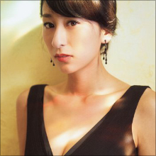 浅田舞、大人の色気を漂わせる“集大成”写真集ついに発売! 売れ行き好調も男性読者は消化不良!?
