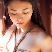 謎の美女・祥子、初の温泉ロケで“丸裸”状態!? 芸能界の意外な交友関係も明らかに