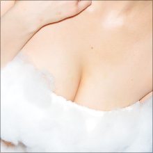 「ヤバイ部分が映らないか心配で…」 童顔巨乳で人気の水月桃子、初泡ブラでHカップおっぱいがあわや!?