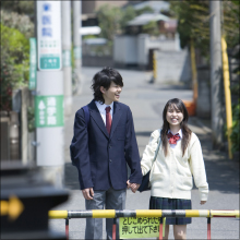 電車内でまたがって挿入してくるエロいJK! 服に精子を出してもニコニコ♪