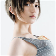 「メロンパンブラ」にファン仰天、元AKB48・光宗薫のセミヌードが話題に