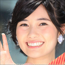 お天気お姉さん・窪真理、ビキニ姿でムチムチのグラマラスボディを公開!