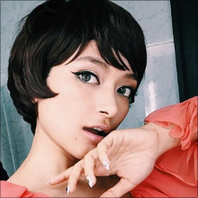 ローラ、黒髪ショートヘアに驚きと賞賛の声! 時折見せるギャップでファンを魅了