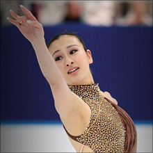浅田舞、「胸が大きいことが悩み」と“おっぱいアピール”!? 妹・真央との確執と金髪クラブ遊び時代を語る
