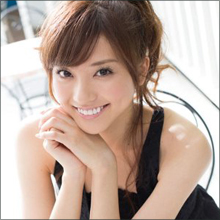 キャスター降板も噂される山岸舞彩、男目線を意識したセクシー系CM