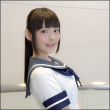 「つい胸に目がいっちゃう」 声優・上坂すみれ、ミリタリーマニアの才女はスタイルも抜群!