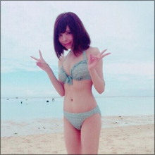 益若つばさ、季節外れのビキニショット公開! おしゃエロ画像も好評でSNS活用術はピカイチ!?