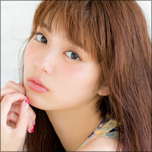 新川優愛、豪華スリーショットで「別格の美人」の評価…抜群の素材と強力バックアップで大ブレイク確実
