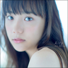 松井愛莉、ミニスカワンピでパンチラ寸前! 将来性豊かな美脚モデルの三角ゾーン