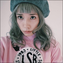 「女版・志茂田景樹」と呼ばれる仲里依紗、話題の銀髪スタイルで“脱・ファッションブス”なるか