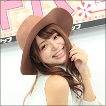 アウトでデラックスな美脚の持ち主・小間千代! “攻めてる衣装”でギリギリまで披露した最新DVD!!
