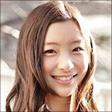 足立梨花、黒ストッキング&ミニスカにファン大興奮! セクシー美女に急成長!?