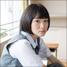 乃木坂46・生駒里奈、初写真集で水着解禁! 清純派アイドルのスク水姿にファン興奮