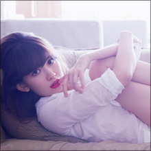 小嶋陽菜、ほぼ半ケツ! セクシー番長の健在ぶりにファン大興奮