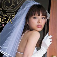 “ふんどしヒップ”で話題の内田理央、タイトなOLコスで美脚&美尻披露!
