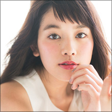 筧美和子、豊満バストと美脚で男女を魅了! ファッションイベントで見せた抜群のスタイル