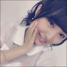 AKB48新センター、ライブでパンモロ! 豪快な開脚姿に“推し宣言”続出