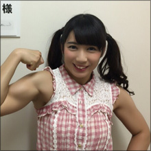 ロリ顔とマッチョボディで話題の筋肉アイドル・才木玲佳、極小ビキニで惚れ惚れする肉体美披露