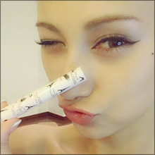 「バカなタレントがすぐ写真流出して大問題になる」 ダレノガレ明美の“憧れの結婚生活”にダメ出し