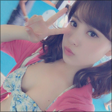 プールロケでセクシーハプニング発生! ウォータースライダー映像に視聴者大興奮