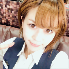 元アイドルの女芸人が半裸衣装で大暴走! ノリノリダンスで豊満なバストが上下左右に揺れまくる!!