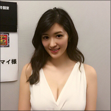 確信犯的パンチラ!? Gカップグラドル・葉加瀬マイ、ミニスカワンピでセクシーショット連発