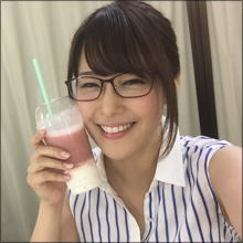 「新世代の巨乳女子アナ」鷲見玲奈、扇子と腰を振り回すジュリアナダンス!