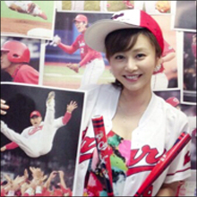 カープ女子・杉原杏璃、リーグ優勝に大喜び! 爆乳揺らしながら特注ビキニでお祝い