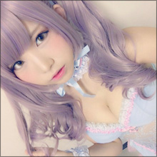 人気コスプレイヤー・えなこ、胸元あらわなセクシー衣装でパンチラ連発! 驚きの経済事情でも話題に