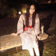 足立梨花、デート風SNSショットに歓喜の声! ちょっぴりセクシーな姿でファンを魅了