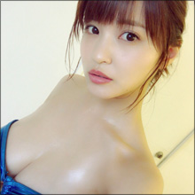 岸明日香、オイリーなおっぱいでファン魅了! 見事な“グラドルボディ”が大絶賛