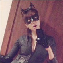 さすがのスタイル! 片瀬那奈、“ちょいエロ”なキャットウーマンに