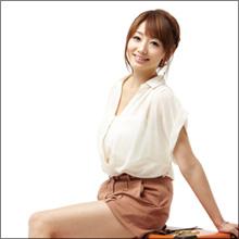 ますます美貌に磨き! 眞鍋かをり、色っぽい着衣巨乳姿で話題に
