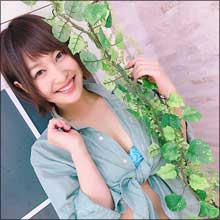 可愛らしくて刺激的! 極上スレンダーグラドル・小柳歩、流行りの「使っていいよ画像」連投