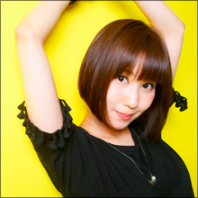 動けない相手をイタズラするのが大好き♪ AV女優・湊莉久、手枷を使った拘束プレイでSっ気全開!