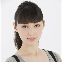 栗山千明、背中ぱっくりの大胆ドレス披露…ネット上では「顔の変化」に熱視線?