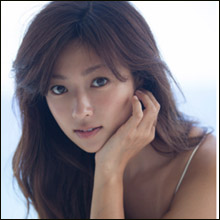 深田恭子、写真集の2冊同時リリース決定にファン歓喜! むっちりビキニ姿に「どんどんエロくなってる」の声