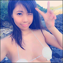 鈴木ふみ奈、バストはみ出す究極の「貝殻ビキニ写真集」に絶賛の声! 武田久美子の後継者に?
