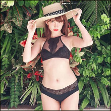 小嶋陽菜の「ムチムチ化」にネット上で歓迎の声! スケスケ黒ビキニ姿で肉感ボディを披露