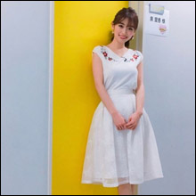 泉里香、爆乳アピールで衝撃の「着衣巨乳」再び! 可愛すぎるセーラー服姿にも絶賛の声