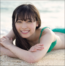“まいんちゃん”福原遥、ビキニ姿で色白ボディ開放! 新作写真集の予告ショットにファン歓喜