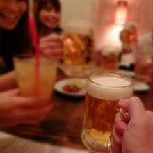 【エロ体験談】ゲーム仲間のスレンダー美女は超積極的! オフ会終わりにラブホへゴー!!