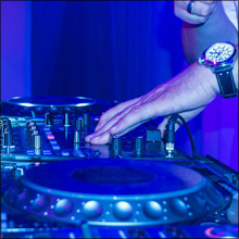 【エロ体験談】常に彼氏がいないと気が済まない私、10コ上のDJとセフレになる