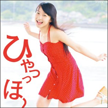 バストトップが露出!? 甘すぎる貧乳アイドルの水着ポロリチェック