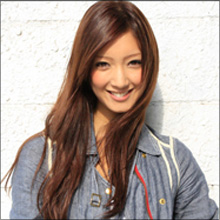 菜々緒、新春からミニスカ衣装で大胆な開脚姿を披露! 「いいもの見せてもらった」と歓喜の声