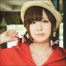 お尻まで触らせる過激度! 元AKB小野恵令奈の密着ファンサービスに賛否両論