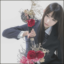 「コスプレ美少女×華道」!! Jポップ・カルチャーと伝統芸術が融合した写真集発売!